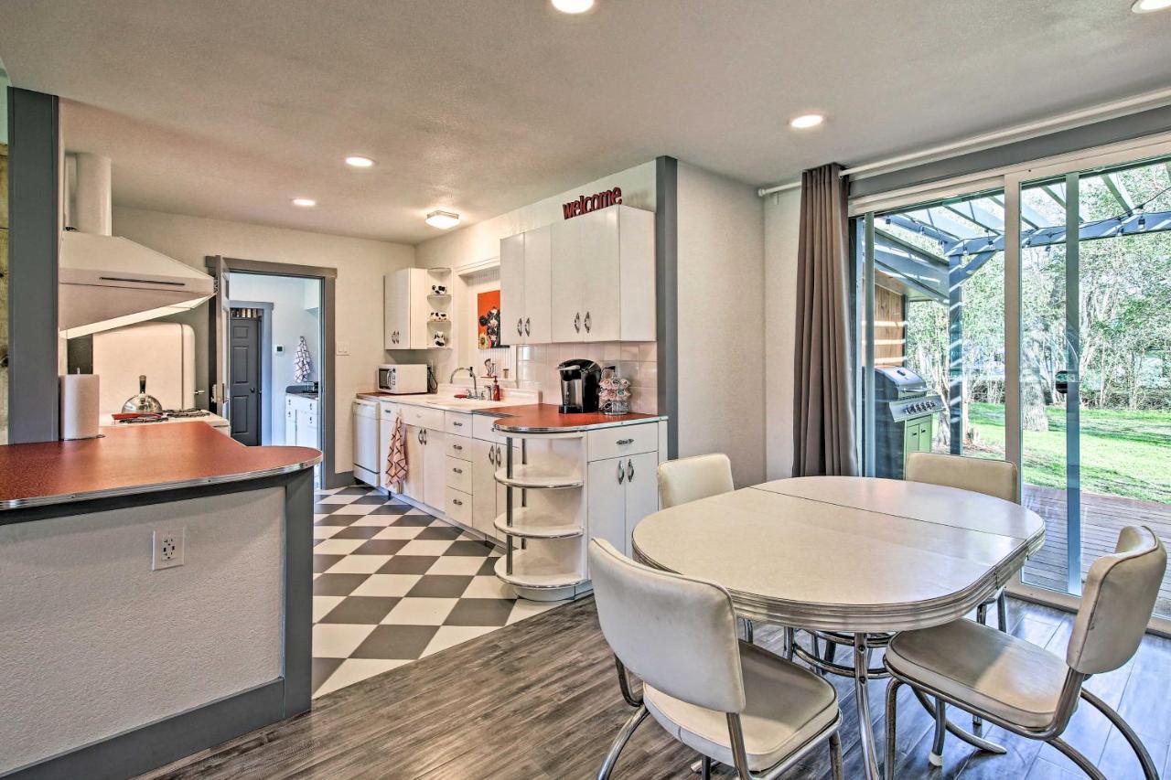 Remodeled Retro Home With Deck, Walk To Main Street! Blanco Extérieur photo
