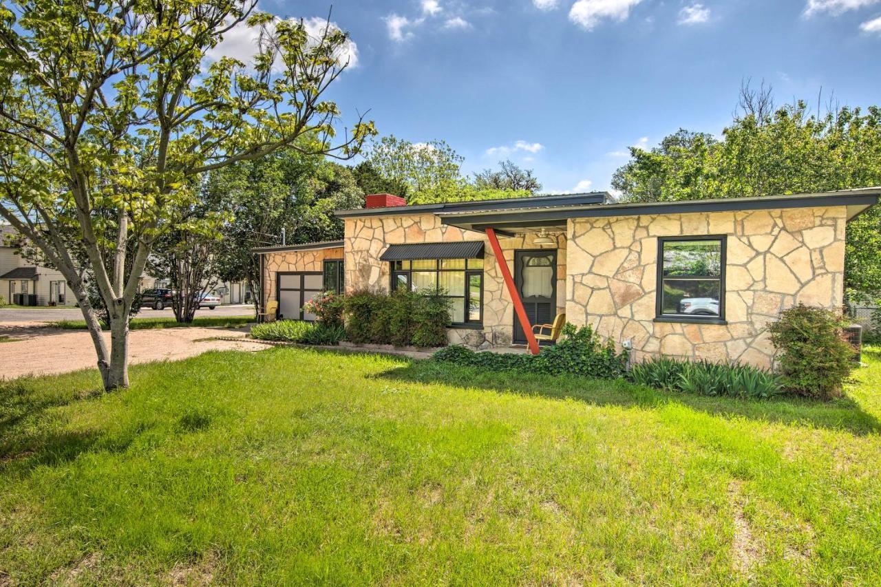 Remodeled Retro Home With Deck, Walk To Main Street! Blanco Extérieur photo
